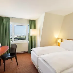 Hotel Nh Ost, Berlino